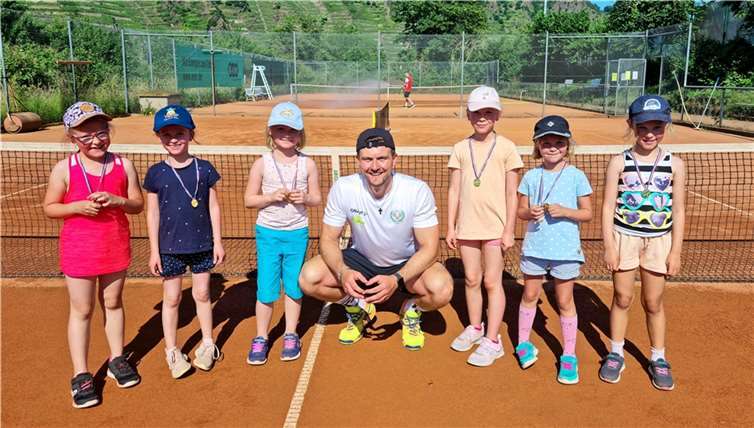 Der Dieblicher Tennisnachwuchs hatte viel Spaß beim Schnuppertraining mit Louis Pohle.  Foto: Anke Pistono