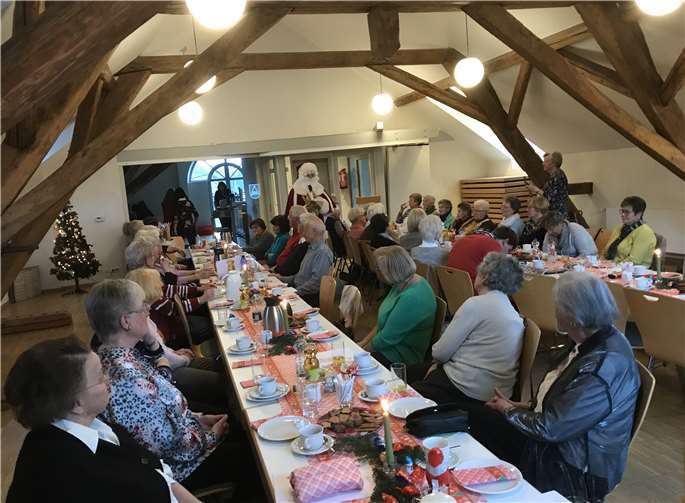 Der Dierdorfer Bürgertreff im Monat Dezember stand ganz im Zeichen der Weihnachts- und Adventszeit.privat