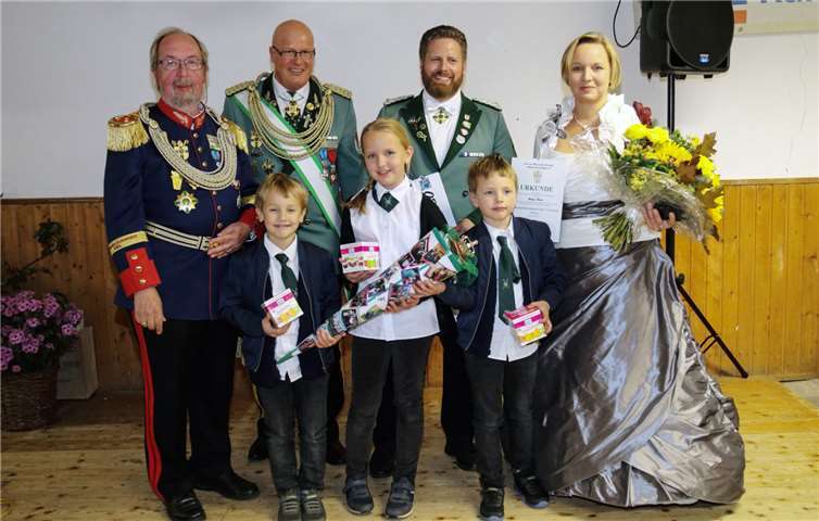 Der Diözesanvorstand der Schützen im Erzbistum Köln zeichnete Helga Klein mit der Graf von Galen-Plakette aus.