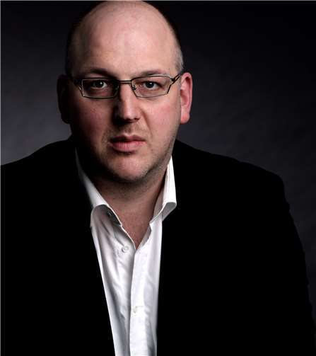 Der Dirigent Christopher Wasmuth.