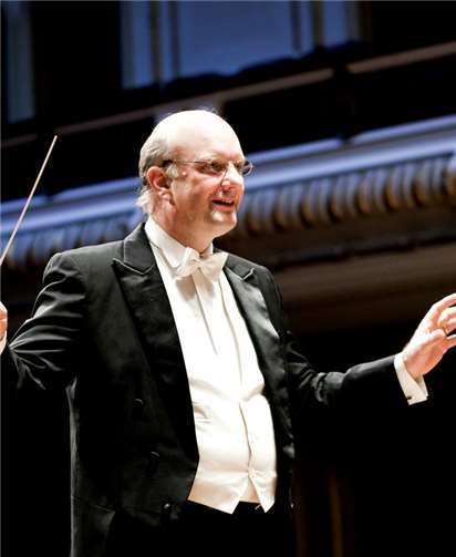 Der Dirigent Volker Hartung. Junge Philharmonie Köln