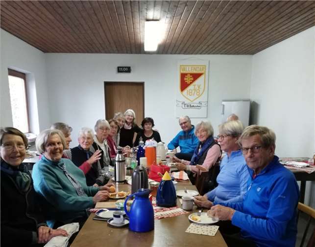Der Donnerstagskurs endete im Dezember mit herzhaftem Imbiss und frisch gebackenen Waffeln.  Foto: privat