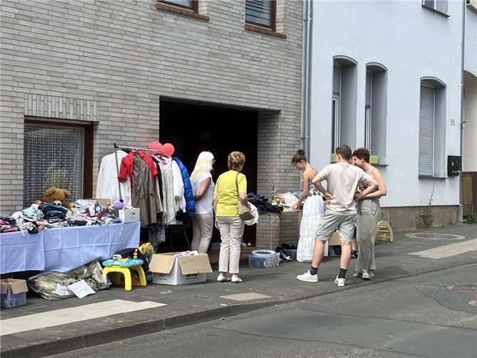 Der Dorfflohmarkt sollte auf das Schicksal der alten Kasbacher Dorflinde aufmerksam machen.