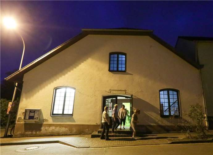 Der Dorfsaal als Mittelpunkt gemeinsamer Aktivitäten soll erweitert und saniert werden.Fotos: CEW