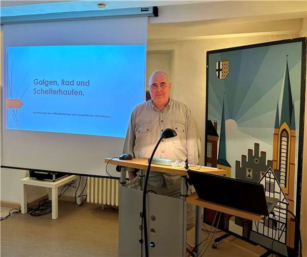 Der Dormagener Historiker und Archäologe Jost Auler kann mit Fug und Recht als Begründer der Richtstätten-Archäologie bezeichnet werden. Foto: privat