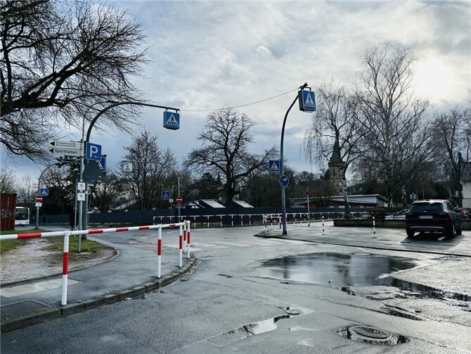 Der Dreifaltigkeitsweg in Sinzig: Der Verkehr hat hier über die Jahre kontinuierlich zugenommen.  Foto: ROB