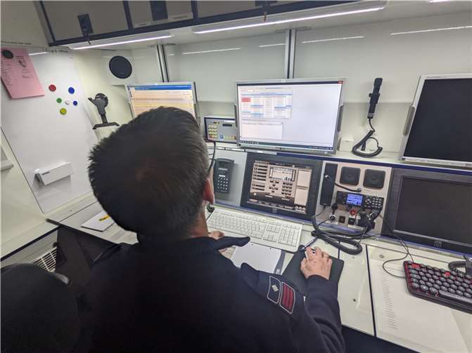 Der ELW 2 diente vorübergehend als kleine Kreis-Leitstelle.