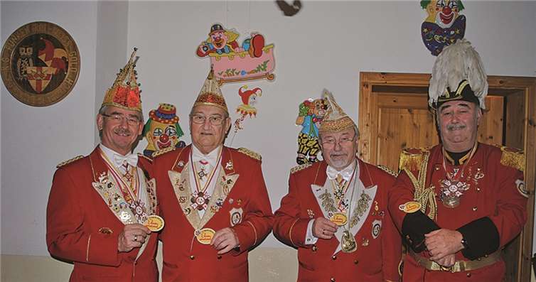 Der Ehrenvorstand der KG Rot-Weiß-Gold Metternich durfte mit Erich Thönnes ein neues Mitglied begrüßen. privat