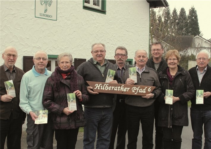 Der Eifel- und Heimatverein Rheinbach stellt das Jahresprogramm vor, mit dabei der 1. Vorsitzende Heinz Kessel (r.) und die Jugendwartin Elsbeth Bois (3.v.l.).STEIN