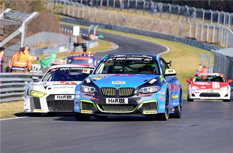 Der Eifelblitz vom Team Scheid - Honert Motorsport Im Renngeschehen.