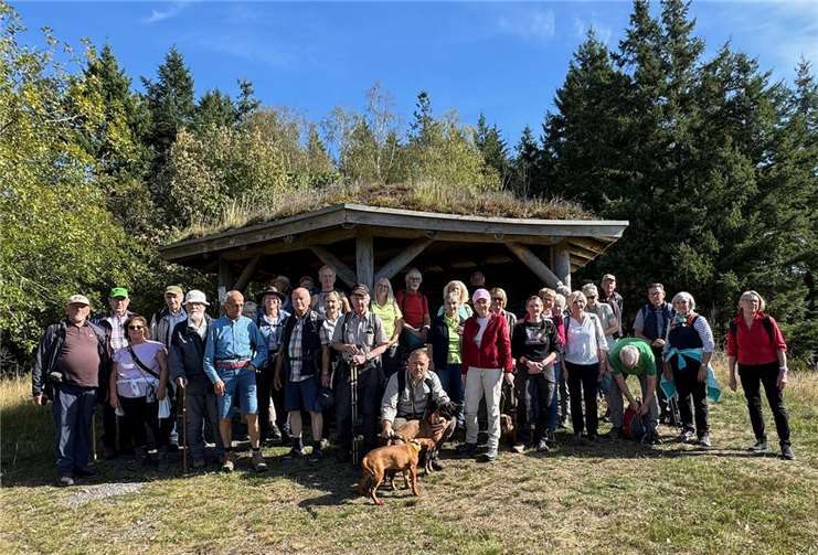 Der Eifelverein Mayen im Wald. Foto: Heinke Fuchs