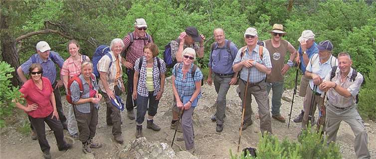 Der Eifelverein Remagen hoch über Burg Sterrenberg.Privat