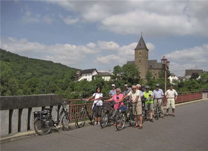 Der Eifelverein Remagen mit dem Rad in Hönningen/Ahr.Privat