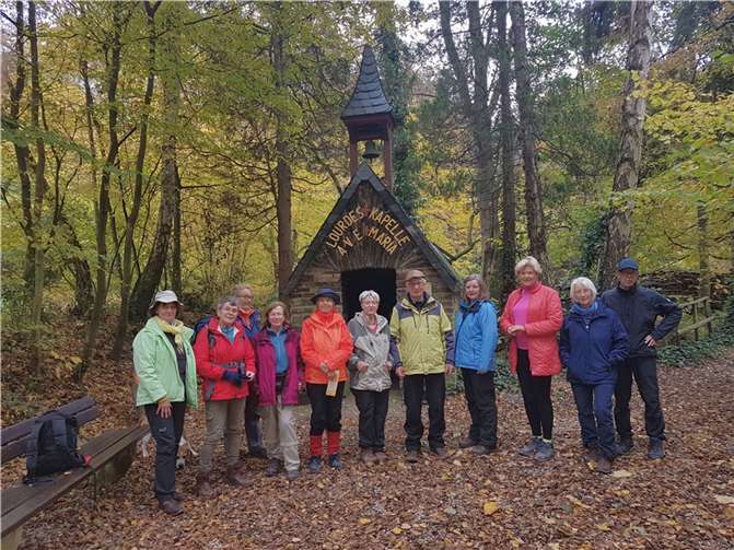 Der Eifelverein Remagen vor der Lourdes-Kapelle. Foto: privat
