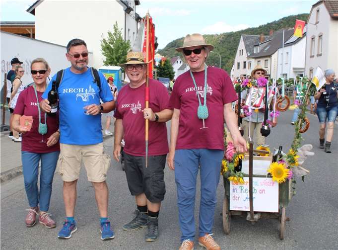 Der Eifelverein im stilechten Rech-Look.