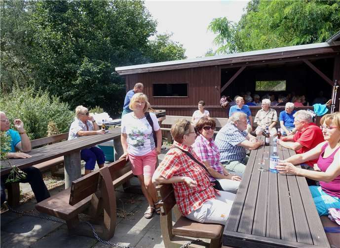 Der Eifelverein nahm auch an der Bezirkswanderung in Adenau teil.
