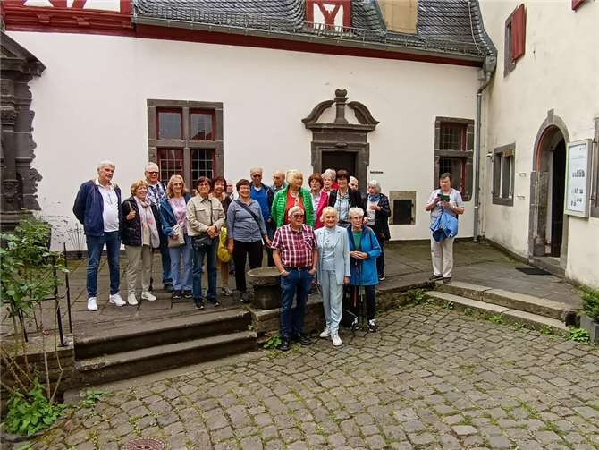 Der Eifelverein zu Gast auf Schloss Bürresheim.  Foto: privat