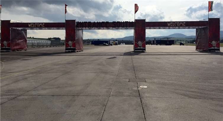 Der Eingang Süd zum Festivalgelände auf dem ehemaligen Flugplatz in Mendig steht. Fotos: privat