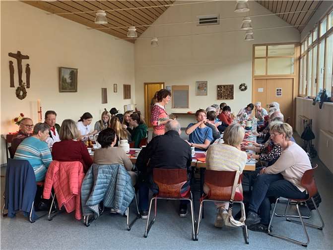 Der Einladung der Firmlinge folgten sehr viele Gäste und sorgten für ein gut gefülltes Pfarrheim.