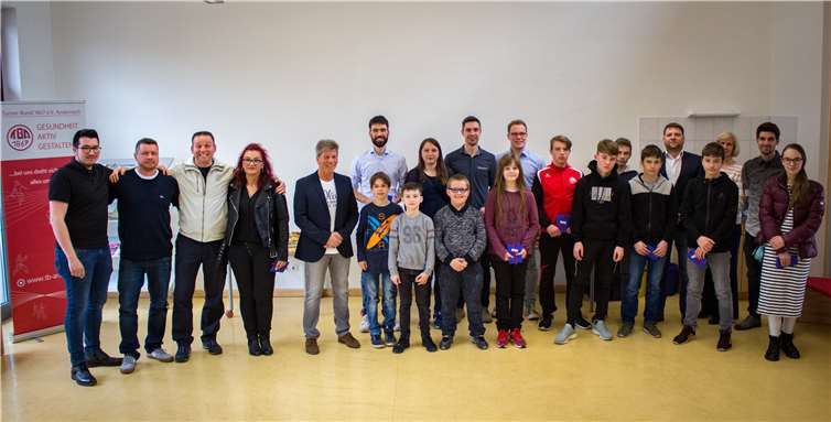 Der Einladung folgten mehr als 40 Sportlerinnen und Sportler mit Ihren Eltern, Geschwistern und Großeltern. Fotos: privat