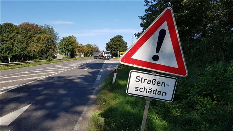 Der Einmündungsbereich der L121 in die K44 wird auch von vielen Firmen genutzt, die sich im Bereich des ehemaligen Kraftwerks angesiedelt haben.  Foto: Horst Hohn