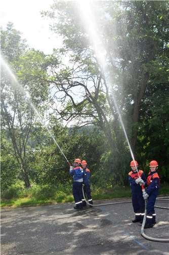 Der Einsatz am Strahlrohr machten den Jugendlichen eine Menge Spass.