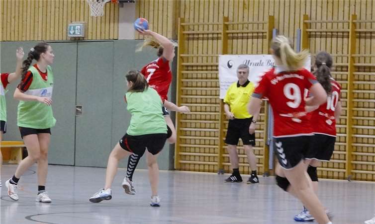 Der Einsatz der Merler Handballerinnen wurde belohnt. privat