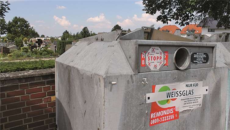 Verlegung der Glascontainer am Odendorfer Friedhof beantragt Der Einwurf von Glas stört die Ruhe, die sich die Odendorfer auf dem Friedhof wünschen. privat