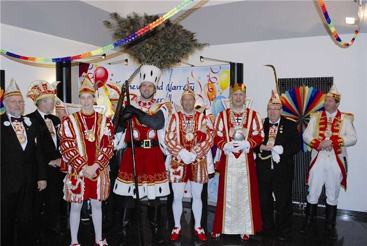 Der Einzug der AKG mit Prinz Andy I., Bauer Alex I. und Jungfrau Steffi I. sowie dem Kinderprinzen Thilo I.gehörte zu den Höhepunkten des Prinzenempfangs im Krupp Medienzentrum.Schwarz