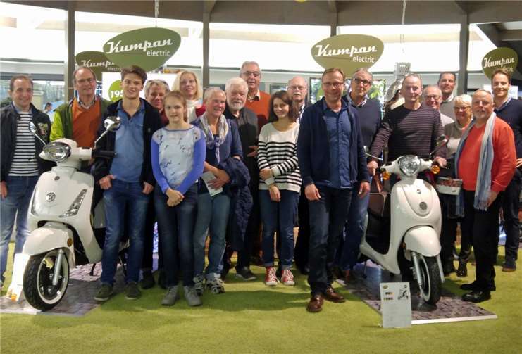 Der Elektroroller Kumpan electric ist ein Kernprodukt der Firma. Vom geräuschlosen Dahingleiten des Rollers konnten sich die „Testfahrer“ überzeugen.  FBL Remagen