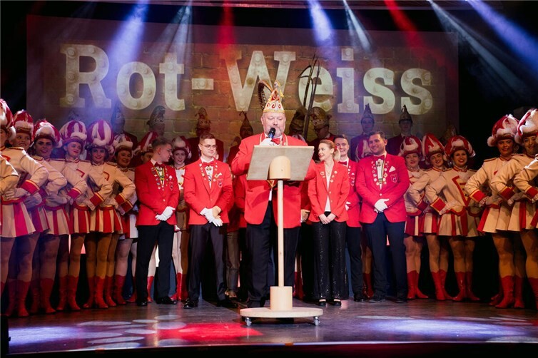 Der Elferrat Rot-Weiss sorgte in dieser Session für ein beeindruckendes närrisches Programm.