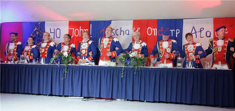 Der Elferrat ließ es sich nicht nehmen, bei der Musik mitzuschunkeln.CEW