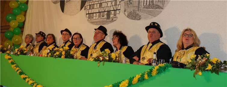 Der Elferrat von Grün-Gelb Fritzdorf bei der großen Kostümsitzung.