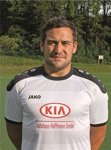 Der Ellinger Daniel Puderbach markierte mit einem Kopfball den 4:3-Siegtreffer.LS