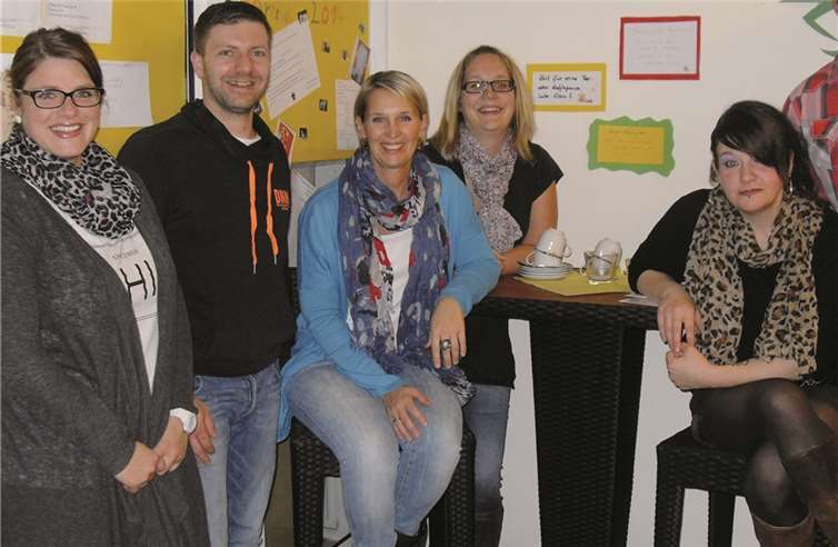 Der Elternausschuss der Kita Kaltenengers in der neu gestalteten Elternecke. privat