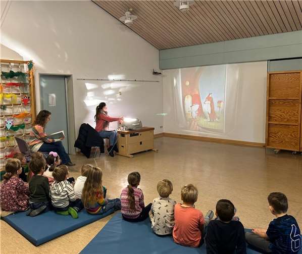 Der Elternausschuss hatte Vorleserinnen und Vorleser organisiert.  Foto: privat