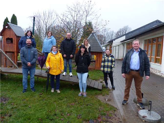 Der Elternbeirat 2021/2022: hinten (v.l.): Jeannine Krause, Claudia Struve, Frank Dasbach, Christina Kossmann, Madleine Pausch. Vorne (v.l.): Oliver Meier-Ronfeld, Natalja Holland, Hanna Königsfeld, Thomas Sennewald. Auf dem Foto fehlen: Michael Freund, Yvonne Yosifova. Foto: privat