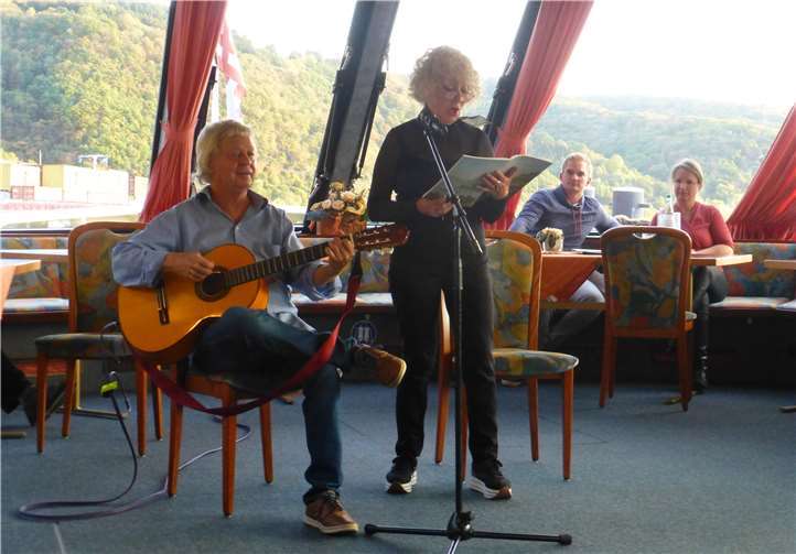 Der Erlös der Veranstaltung wird in mehrsprachige Kinderbücher investiert. privat