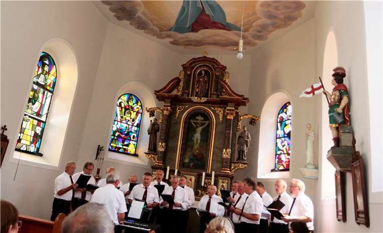 Der Erlös des Festes soll für neue Innenlampen in der Maria Magdalena Kapelle verwendet werden.