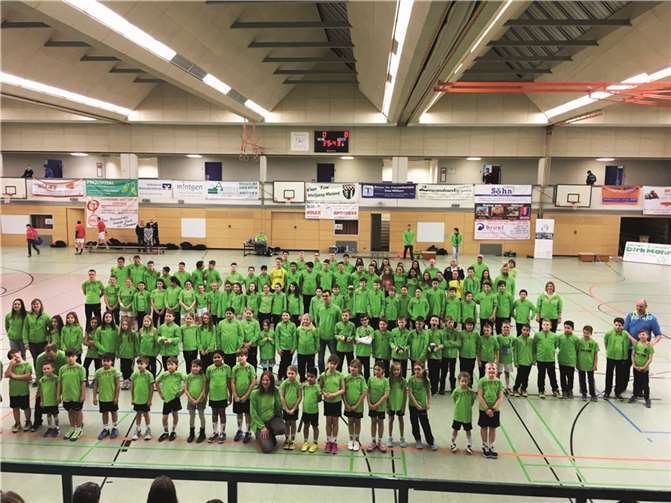 2. Völkerball-Stadtmeisterschaft mit Hobby-Mannschaften und Familien-Teams Der Erlös des diesjährigen Bungertfestes geht an die Jugend von Grün-Weiß. Fotos: FRE