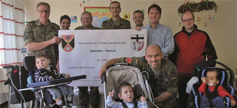 Der Erlös von "Rock am Tor" wurde nun dem Kinderheim Dr. Dawo übergeben.privat