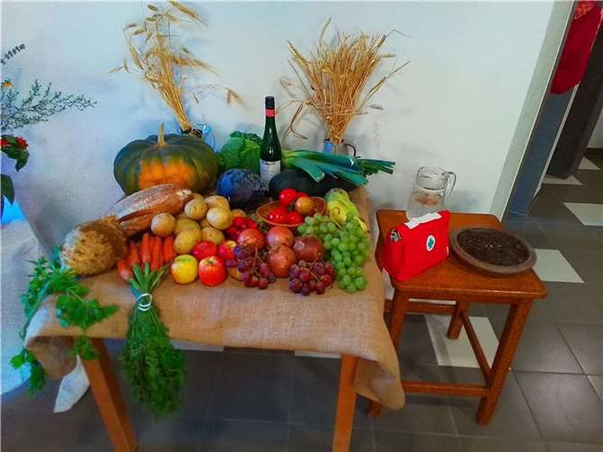 Der Erntedank-Tisch im Seniorenheim in Mendig.  Foto: privat
