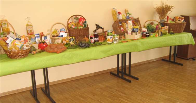 Der Erntedanktisch für die Tafel war reichlich gedeckt. privat