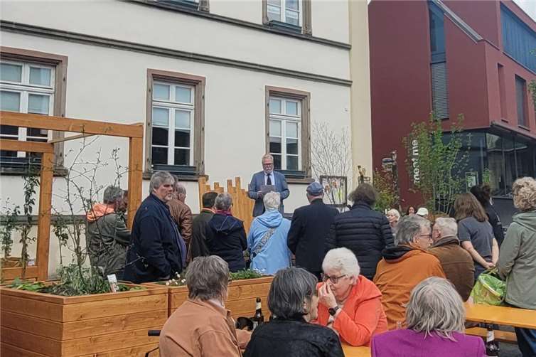 Der Erste Beigeordnete Peter Schneider eröffnete die Grüne Entdeckerlounge offiziell.