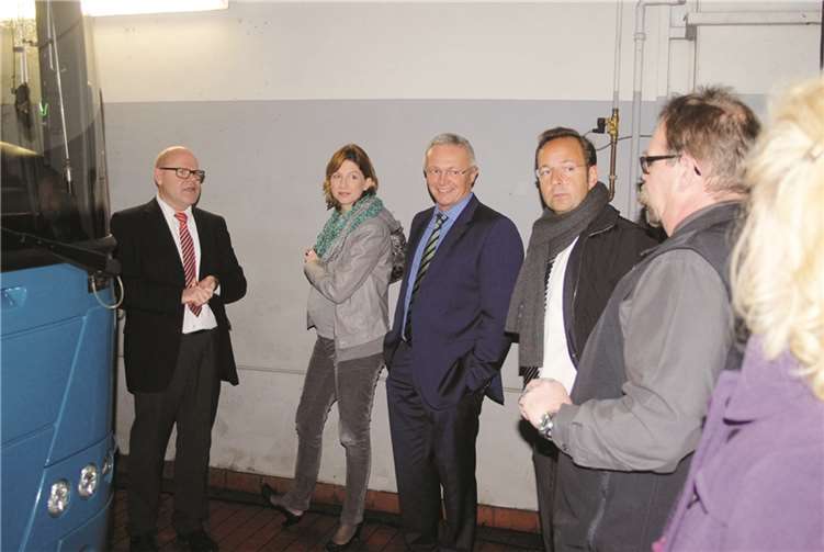 Der Erste Kreisbeigeordnete Achim Hallerbach (Mitte), Geschäftsführer Jens Schmitz (l.) und die Bundestagsabgeordnete Sabine Bätzing-Lichtenthäler (2.v.l.). privat