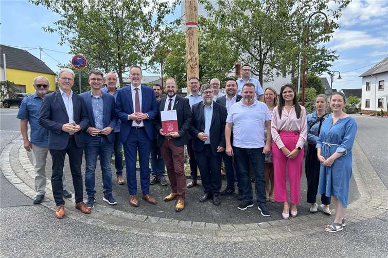 Der Erste Kreisbeigeordnete Hans-Joachim Mons begrüßte bei der Bescheidübergabe die Förderzusage als starkes Signal für Cochem-Zell. Foto: Sarah Heil, Ministerium des Innern und für Sport Rheinland-Pfalz