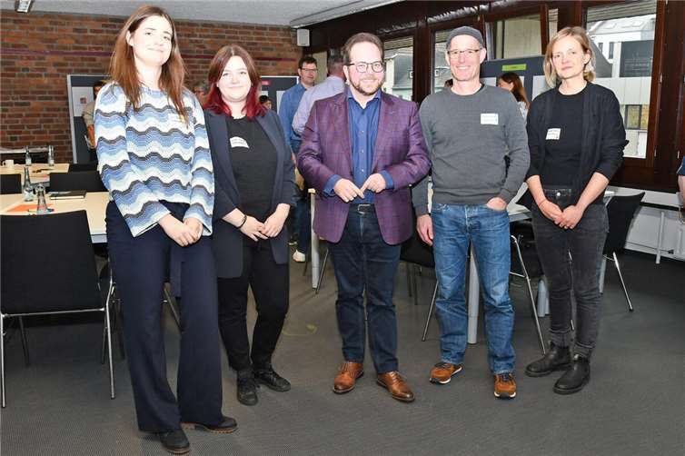 Der Erste Kreisbeigeordnete Pascal Badziong (Mitte) machte während des Workshops deutlich, dass Kreis und Kommunen die Menschen in der Region mit den Folgen des Klimawandels nicht allein lassen wollen. Foto: Kreisverwaltung MYK/Wiebke Schaaf