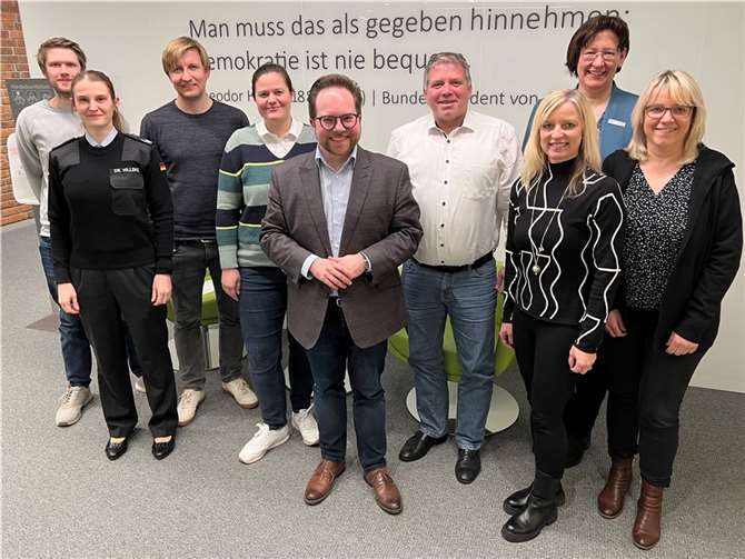 Der Erste Kreisbeigeordnete Pascal Badziong traf sich jüngst zu einem konstruktiven Austausch mit Vertretern des neuen Vorstandes des Kreiselternausschusses (KEA) Mayen-Koblenz im Kreishaus.  Foto: Kreisverwaltung MYK