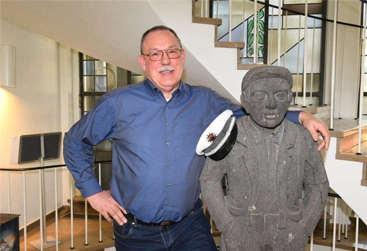 Der Erste Polizeihauptkommissar Alban Häusler, Leiterdes Kriminal-und Bezirksdienstes sowie Stellvertreterdes Inspektionsleiters, wurde in den wohlverdientenRuhestand verabschiedet. Foto: PI Mayen.