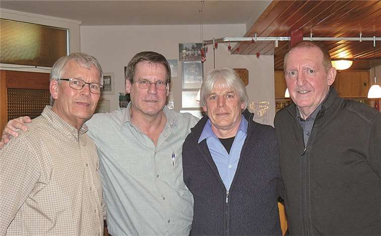 Der Erste Vorsitzende, Dr. Horst Lutter (l.), ehrte Peter Beyer (v.l.), Bernd Schumacher und Jochen Luhnau für ihre 50-jährige Mitgliedschaft. privat